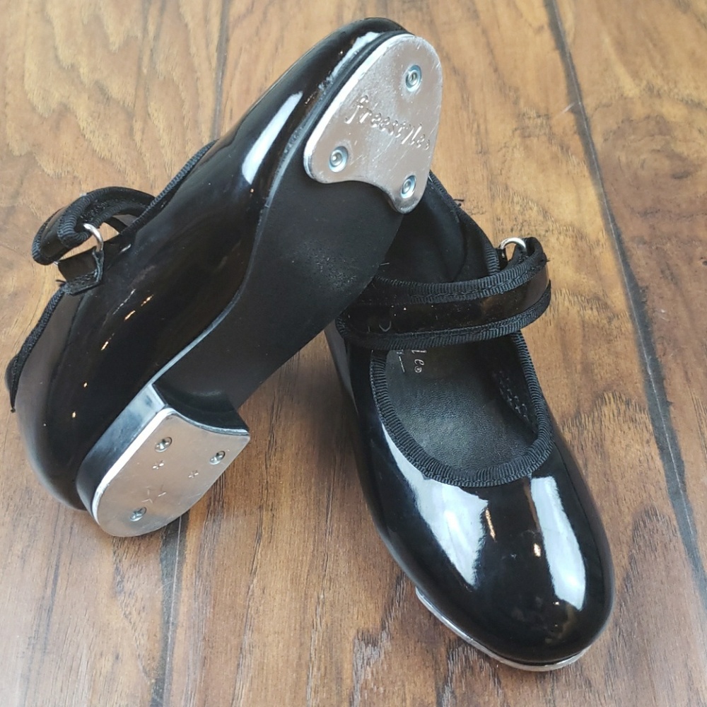 Girls size 9 tap shoes